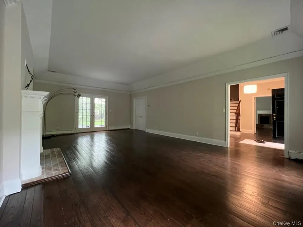 23 Matinecock Farms Road Glen Cove, NY 11542