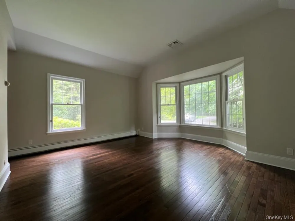 23 Matinecock Farms Road Glen Cove, NY 11542
