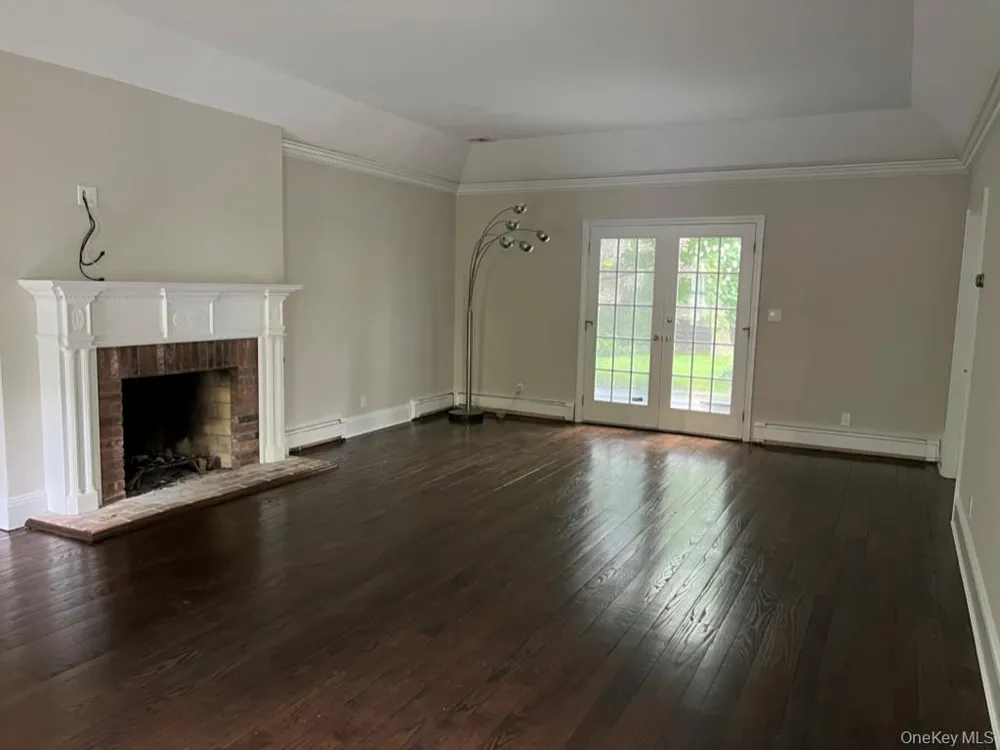 23 Matinecock Farms Road Glen Cove, NY 11542
