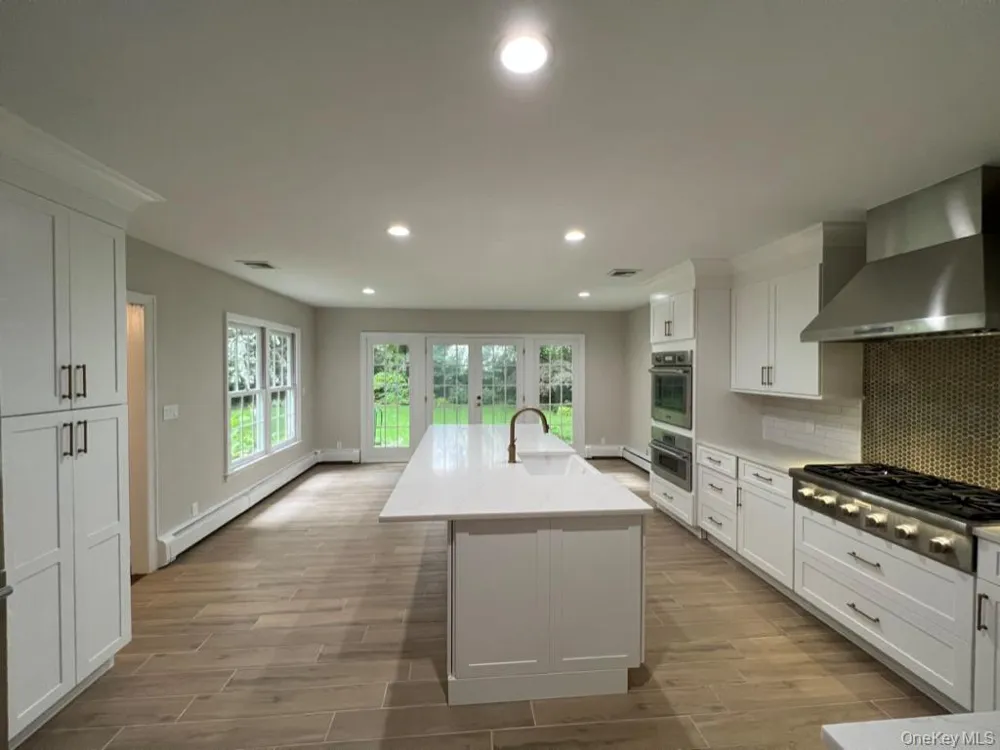 23 Matinecock Farms Road Glen Cove, NY 11542