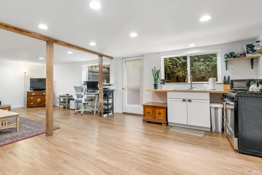 9412 Westside Road Forestville, CA 95436