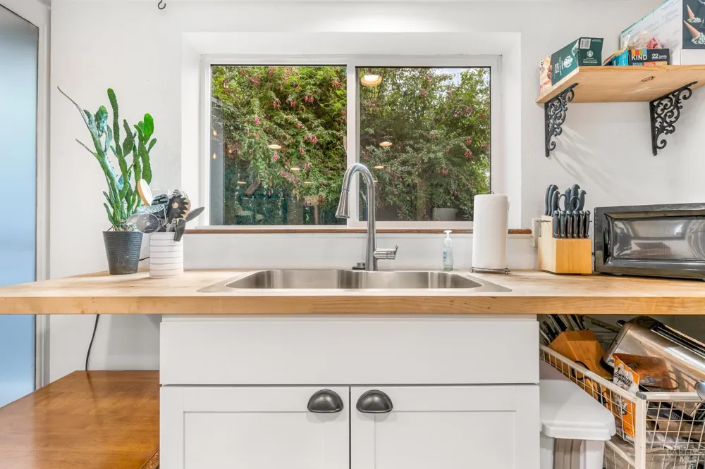 9412 Westside Road Forestville, CA 95436