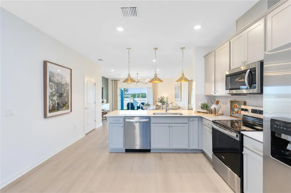 4352 CHESTER SPRINGS BOULEVARD Davenport, FL 33837