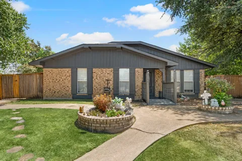 1706 Delaford Circle