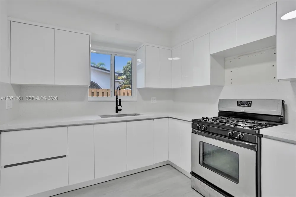 811 Finley Ct Hollywood, FL 33020