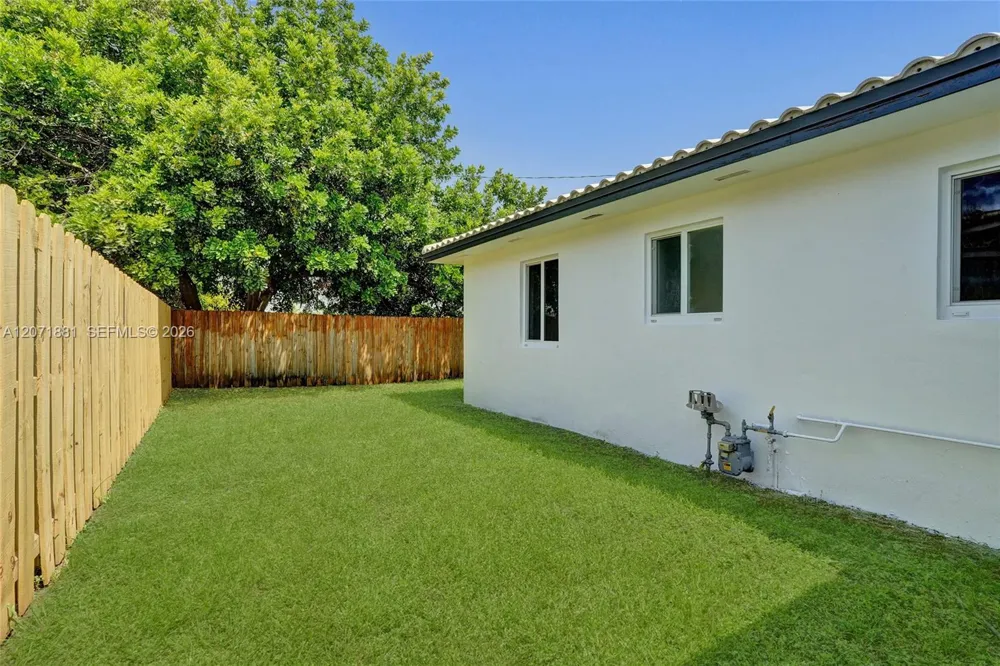 811 Finley Ct Hollywood, FL 33020