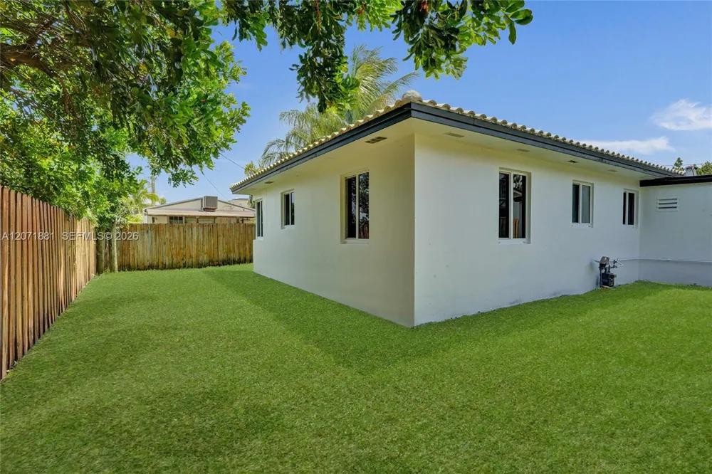 811 Finley Ct Hollywood, FL 33020