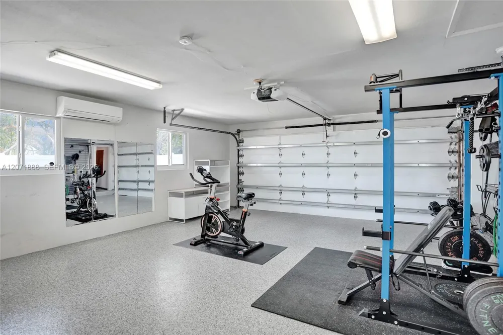 2615 NE 26th St Fort Lauderdale, FL 33305