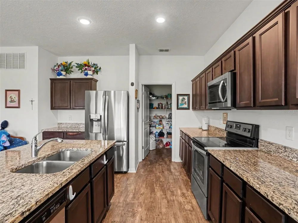 524 BLUE WATER COURT Haines City, FL 33844