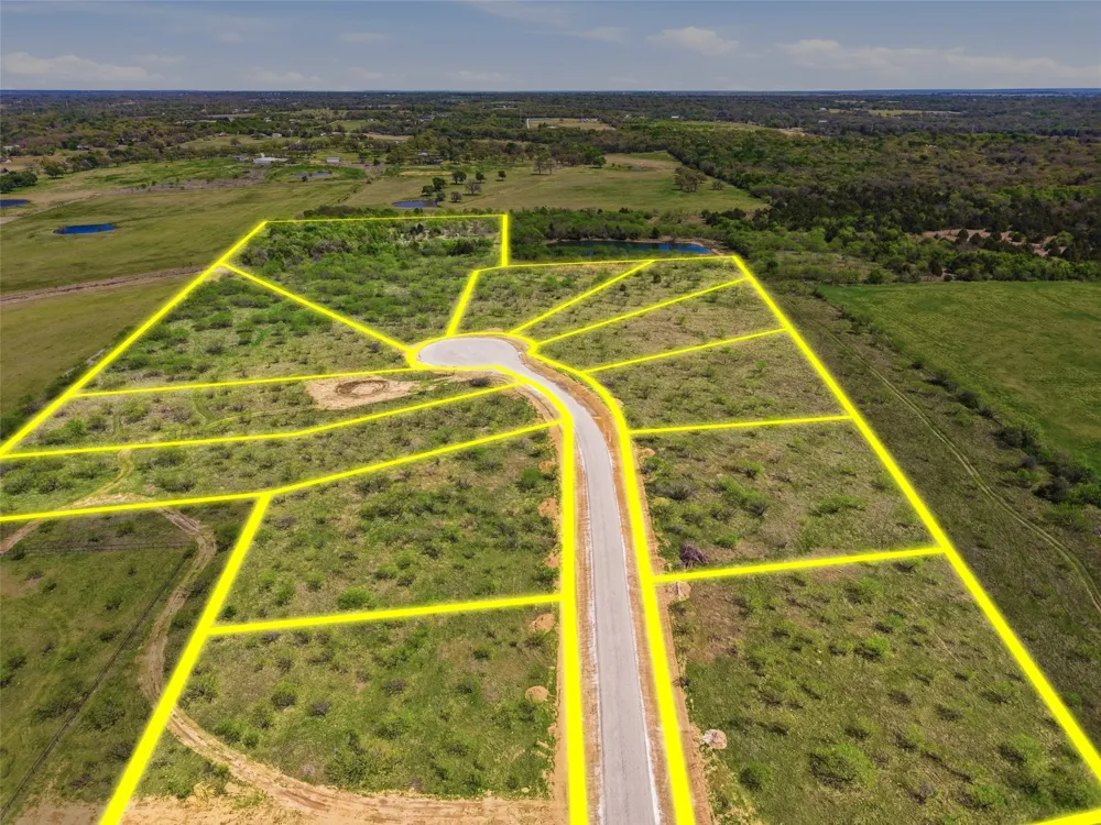 1425 Weston Ridge Grandview, TX 76050