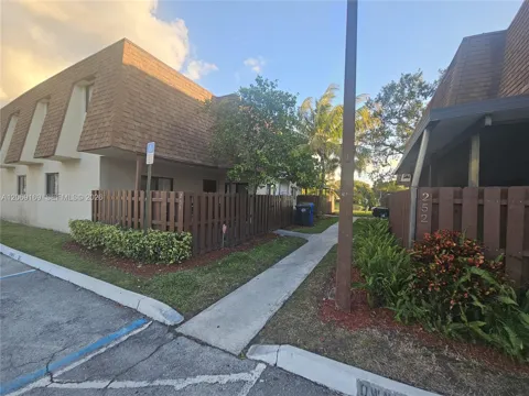 253 San Remo Blvd #253