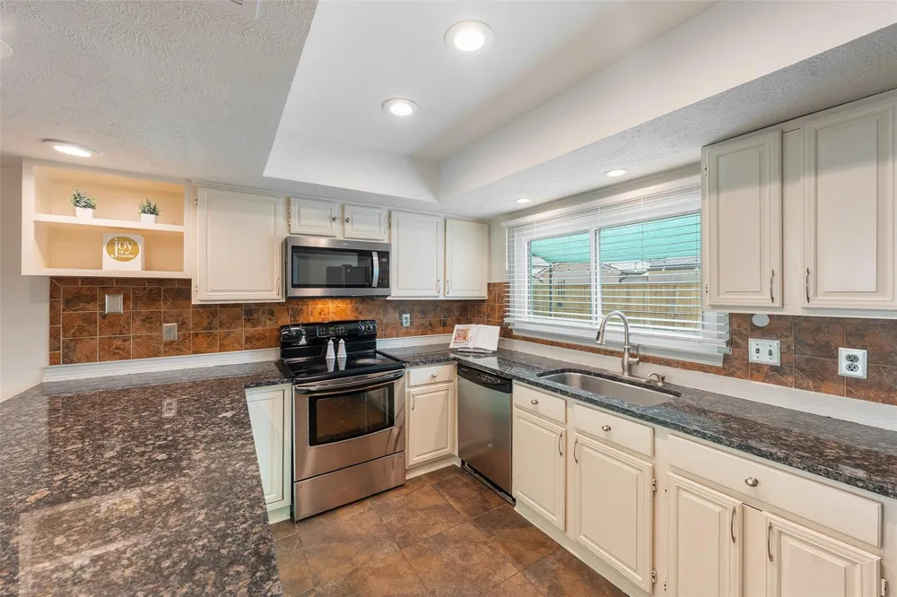 3223 Holly Green Drive Kingwood, TX 77339