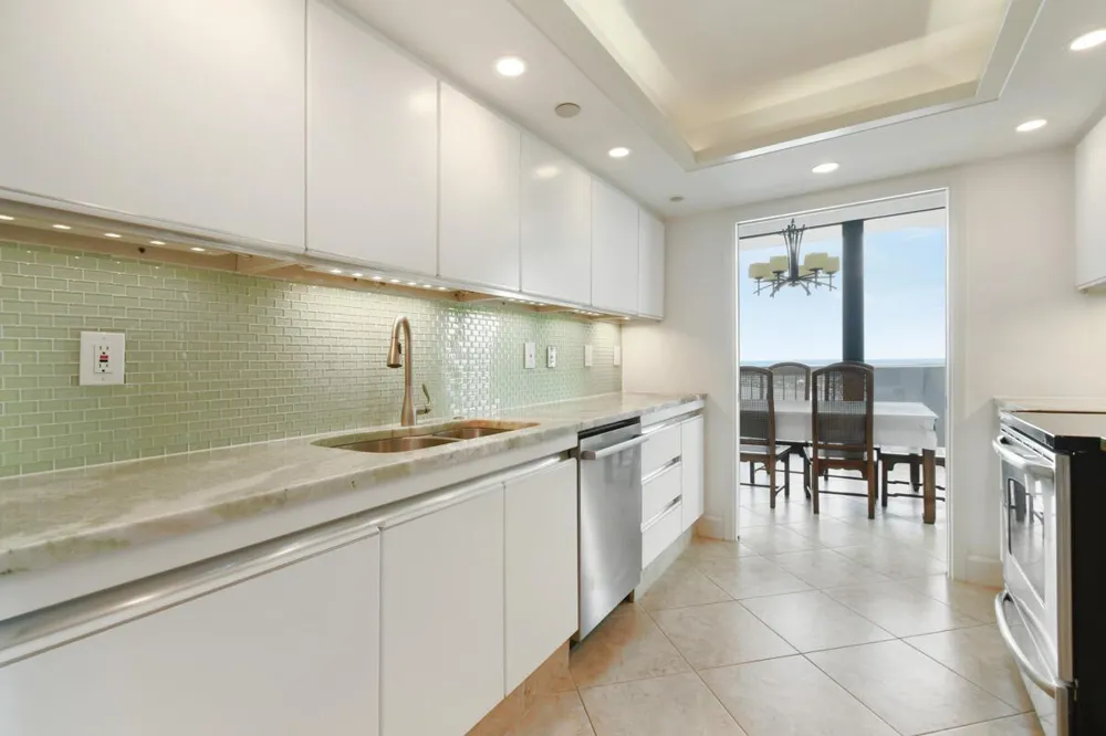 123 LAKESHORE DRIVE #PH45 North Palm Beach, FL 33408