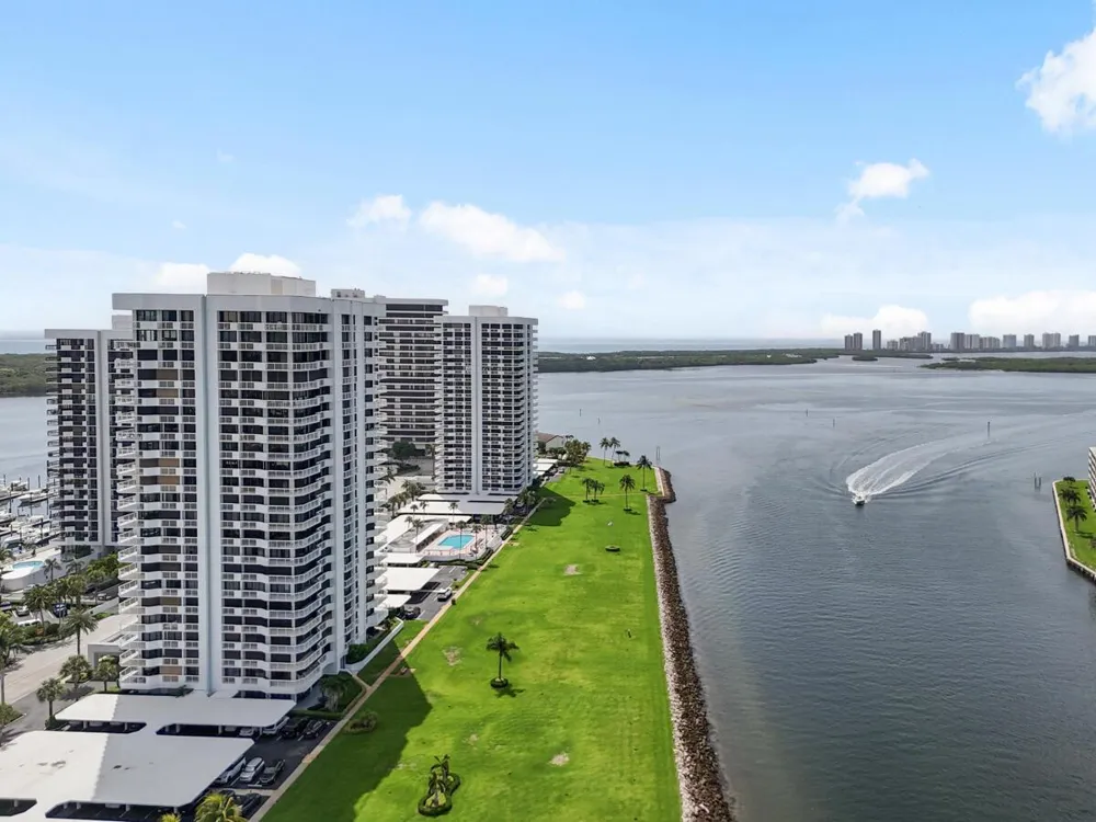 123 LAKESHORE DRIVE #PH45 North Palm Beach, FL 33408