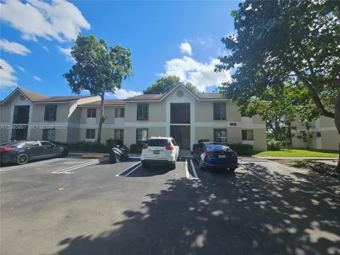 713 Gardens Dr #205