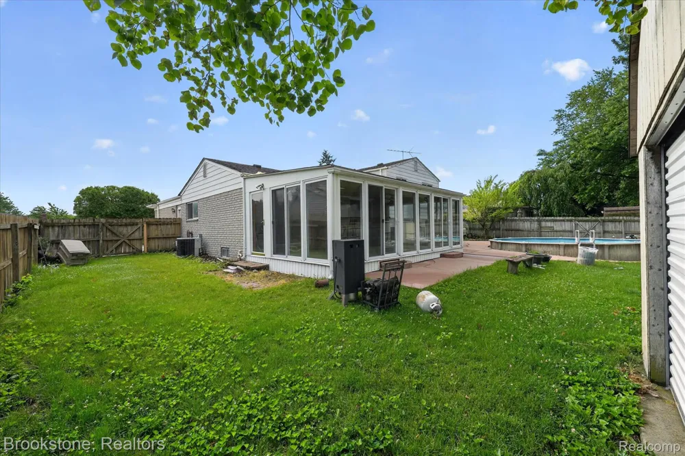 39795 Waldorf Drive Clinton Charter Township, MI 48038
