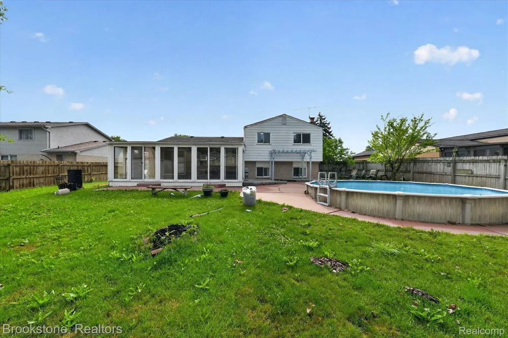 39795 Waldorf Drive Clinton Charter Township, MI 48038