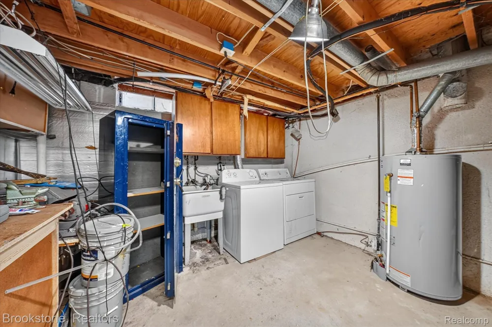 39795 Waldorf Drive Clinton Charter Township, MI 48038