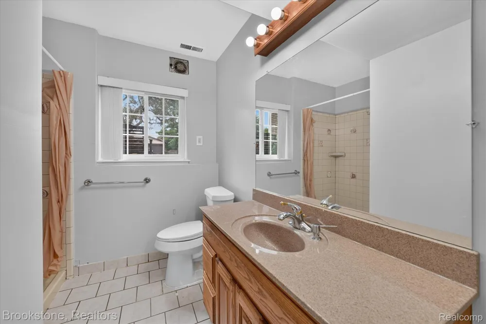 39795 Waldorf Drive Clinton Charter Township, MI 48038