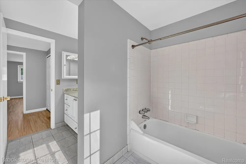 39795 Waldorf Drive Clinton Charter Township, MI 48038