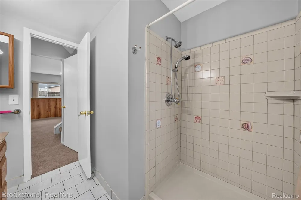 39795 Waldorf Drive Clinton Charter Township, MI 48038
