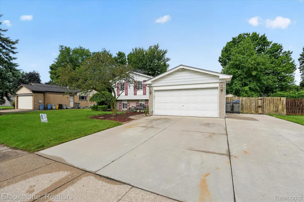39795 Waldorf Drive Clinton Charter Township, MI 48038