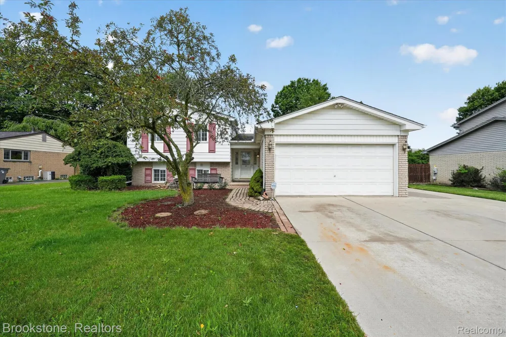 39795 Waldorf Drive Clinton Charter Township, MI 48038