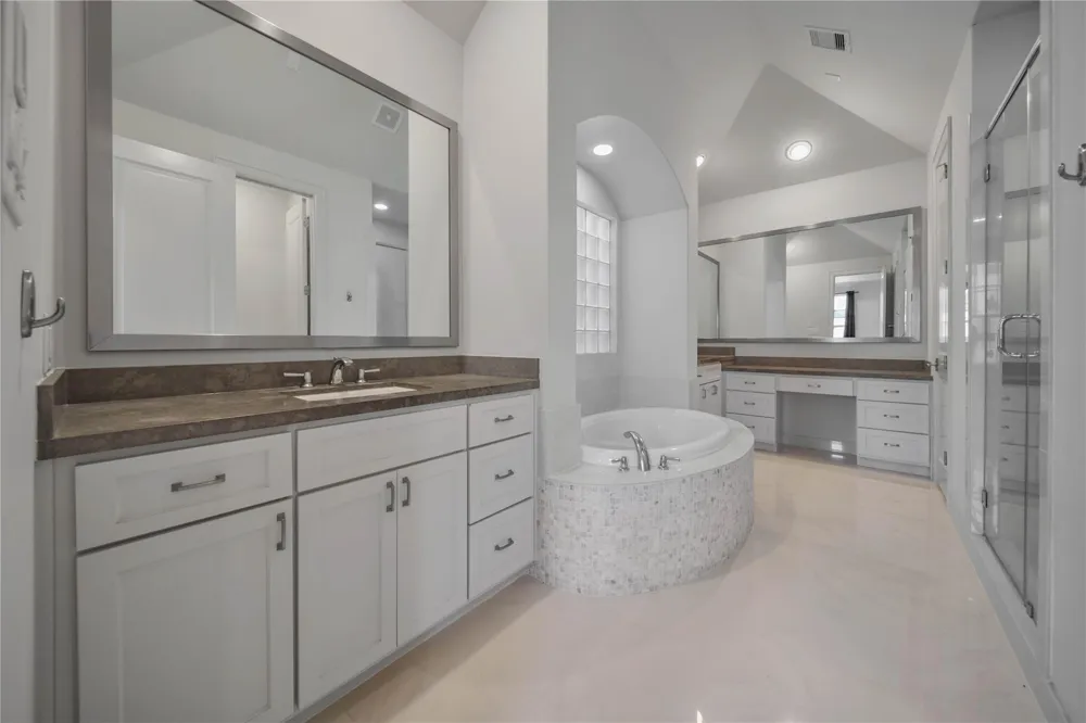 42 Wooded Park Place The Woodlands, TX 77380