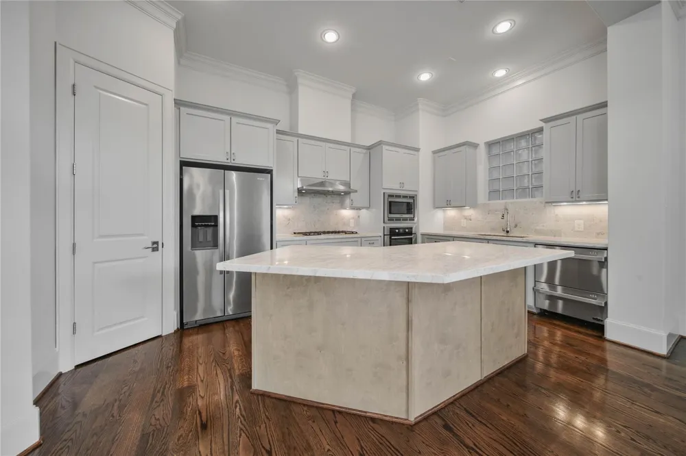 42 Wooded Park Place The Woodlands, TX 77380