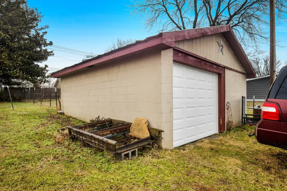 2461 Old Greenbrier Pike Greenbrier, TN 37073