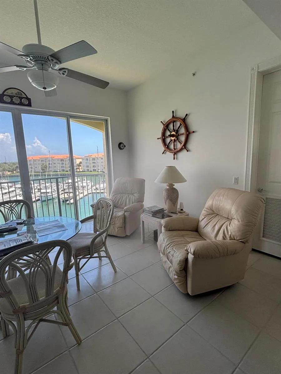 15 HARBOUR ISLE DRIVE W #PH05 Fort Pierce, FL 34949
