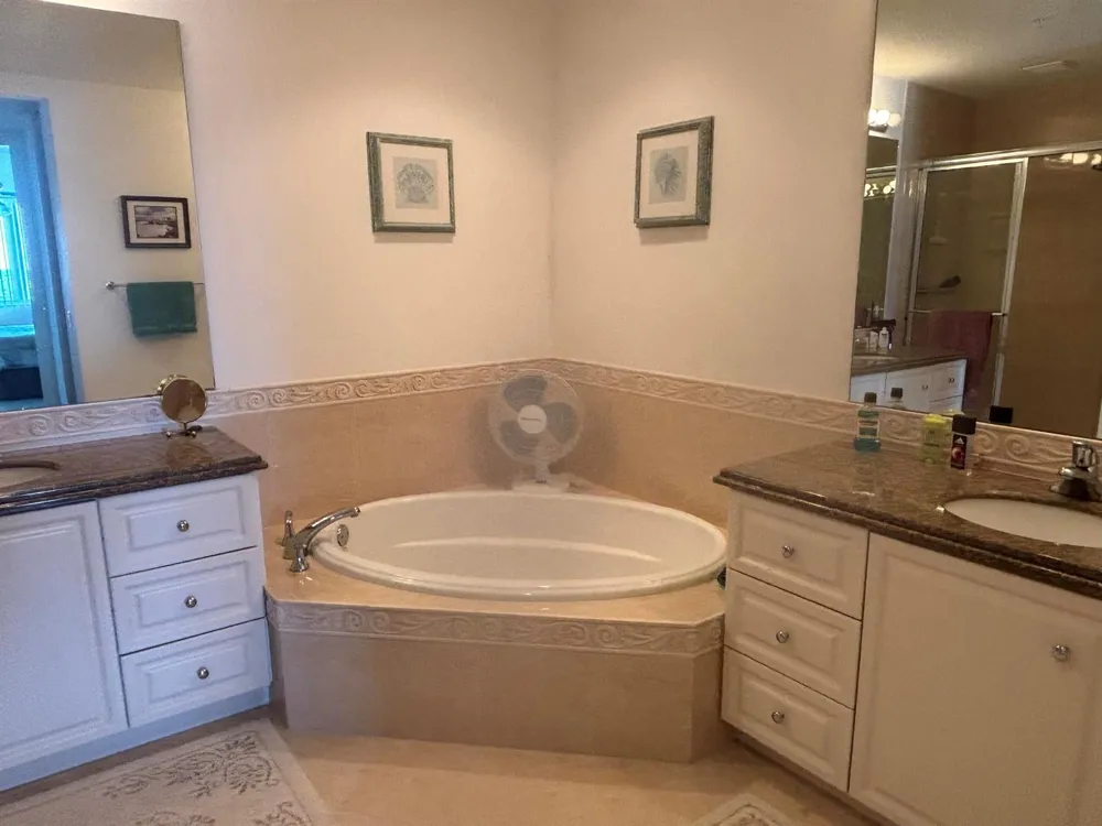 15 HARBOUR ISLE DRIVE W #PH05 Fort Pierce, FL 34949
