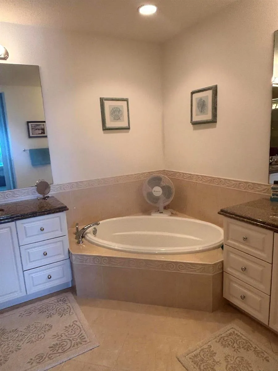 15 HARBOUR ISLE DRIVE W #PH05 Fort Pierce, FL 34949