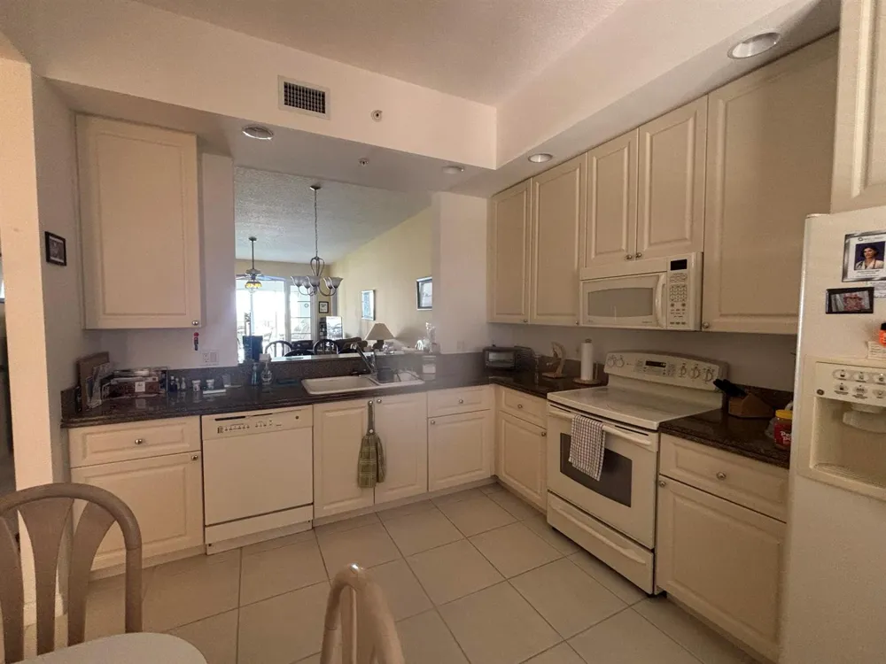 15 HARBOUR ISLE DRIVE W #PH05 Fort Pierce, FL 34949
