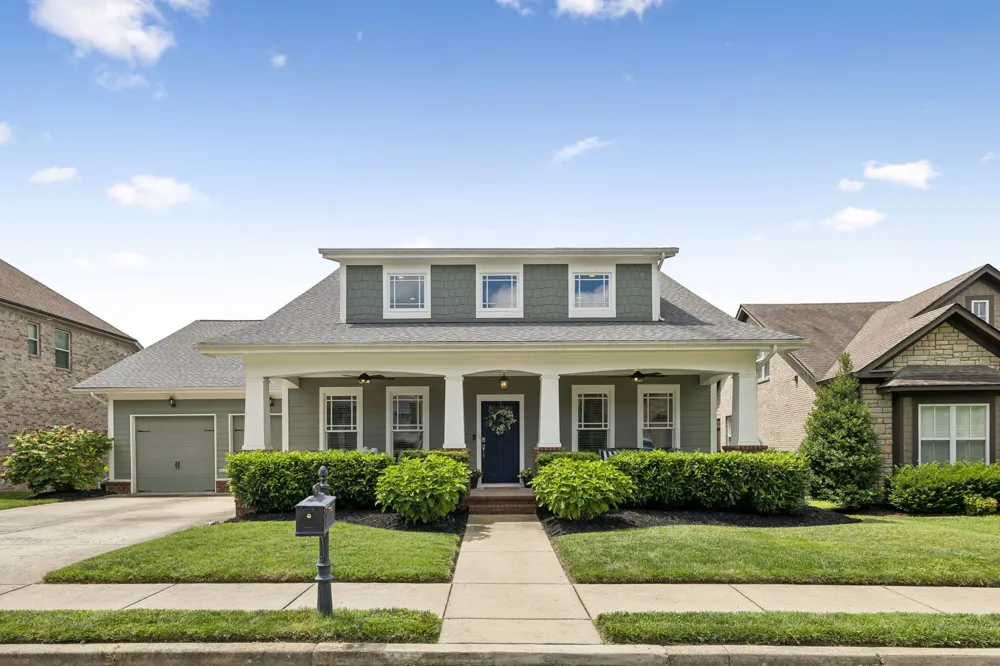 2017 Callaway Park Pl Thompsons Station, TN 37179