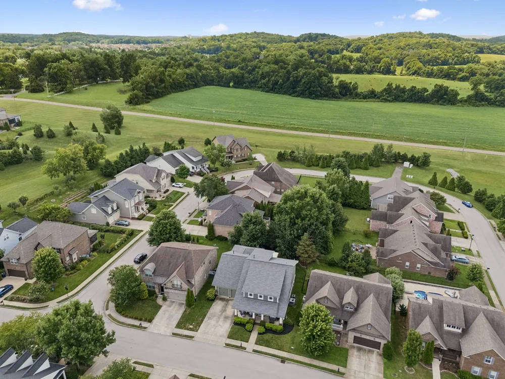 2017 Callaway Park Pl Thompsons Station, TN 37179
