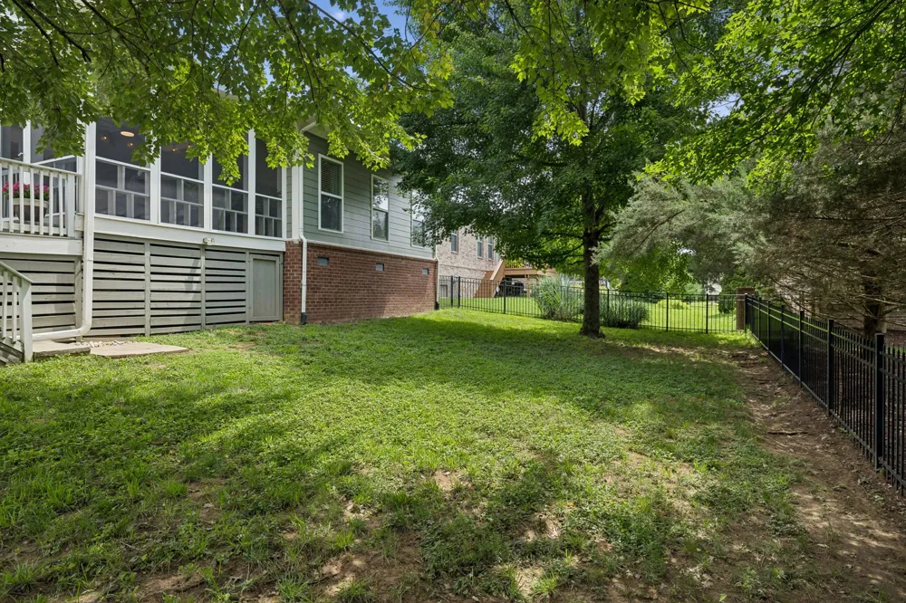 2017 Callaway Park Pl Thompsons Station, TN 37179