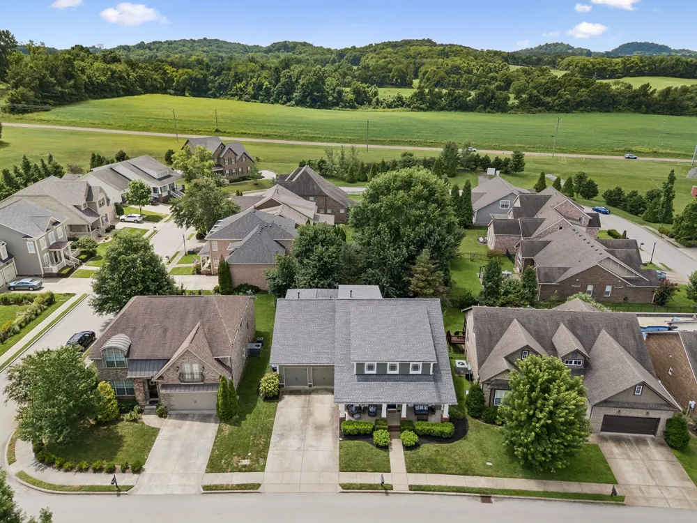 2017 Callaway Park Pl Thompsons Station, TN 37179