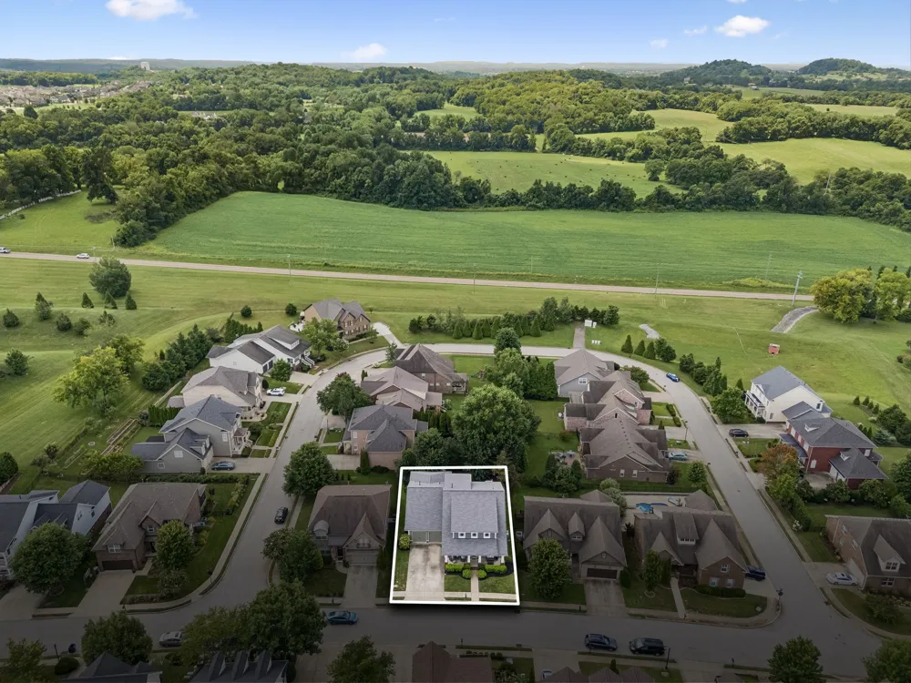 2017 Callaway Park Pl Thompsons Station, TN 37179
