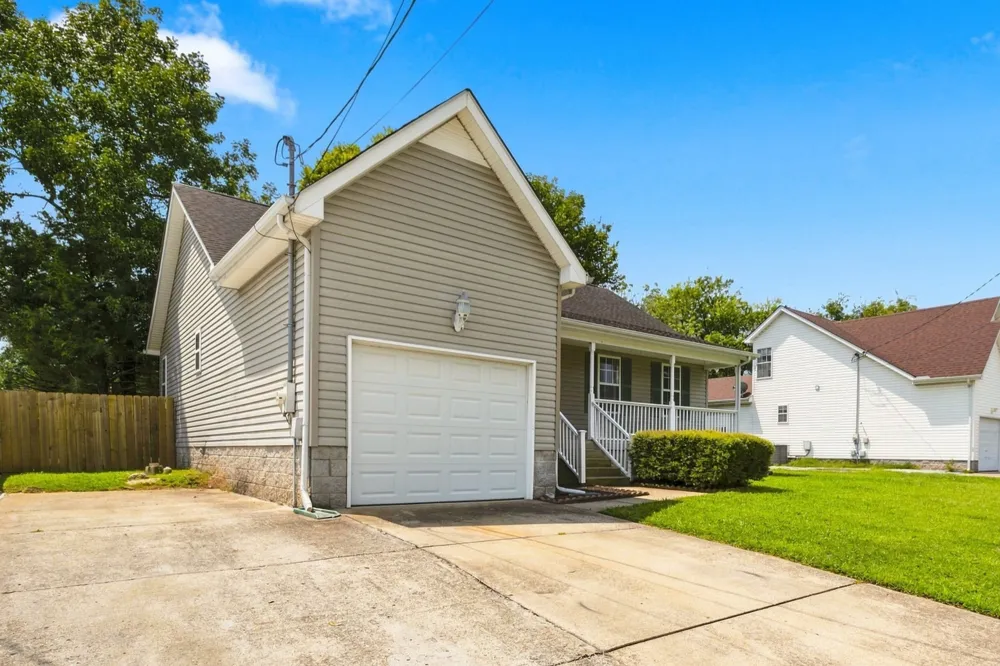 1420 Laurel Oak Dr Antioch, TN 37013