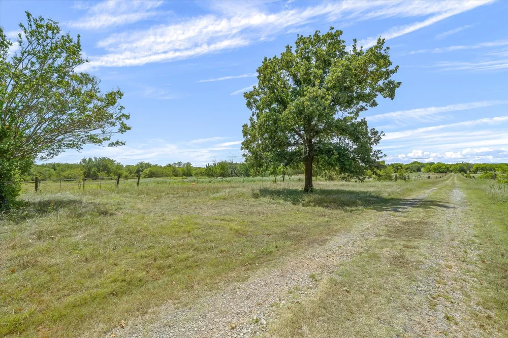 1867 Fm 513 S Campbell, TX 75422
