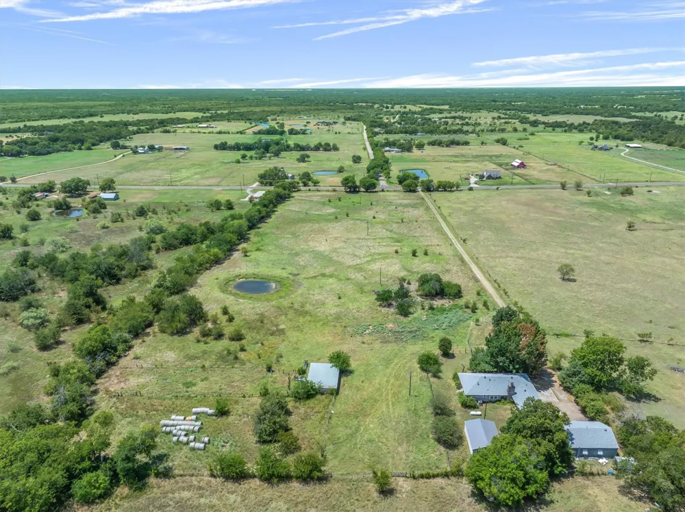 1867 Fm 513 S Campbell, TX 75422