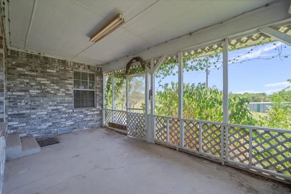 1867 Fm 513 S Campbell, TX 75422