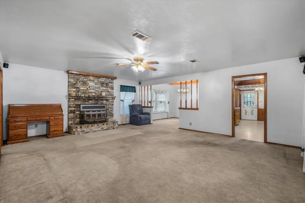 1867 Fm 513 S Campbell, TX 75422