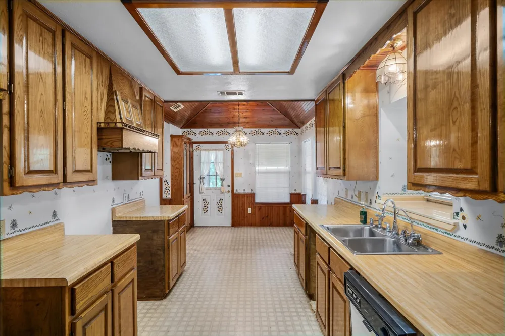 1867 Fm 513 S Campbell, TX 75422