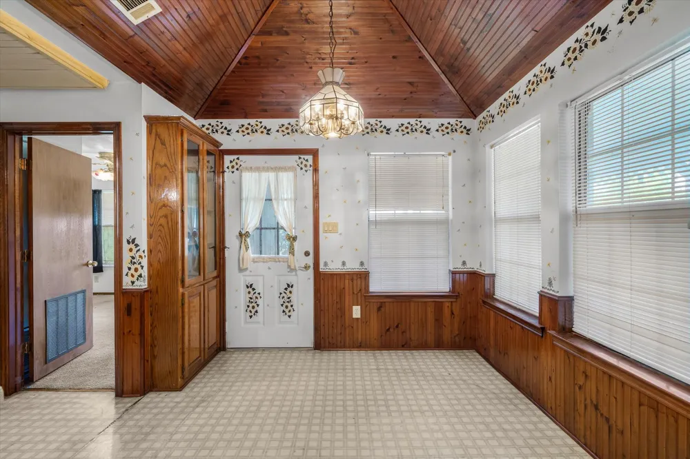 1867 Fm 513 S Campbell, TX 75422