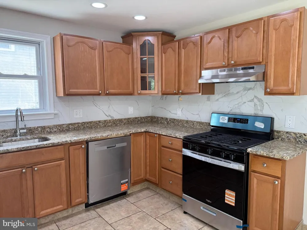 1004 HIGHLAND AVENUE Glendora, NJ 08029