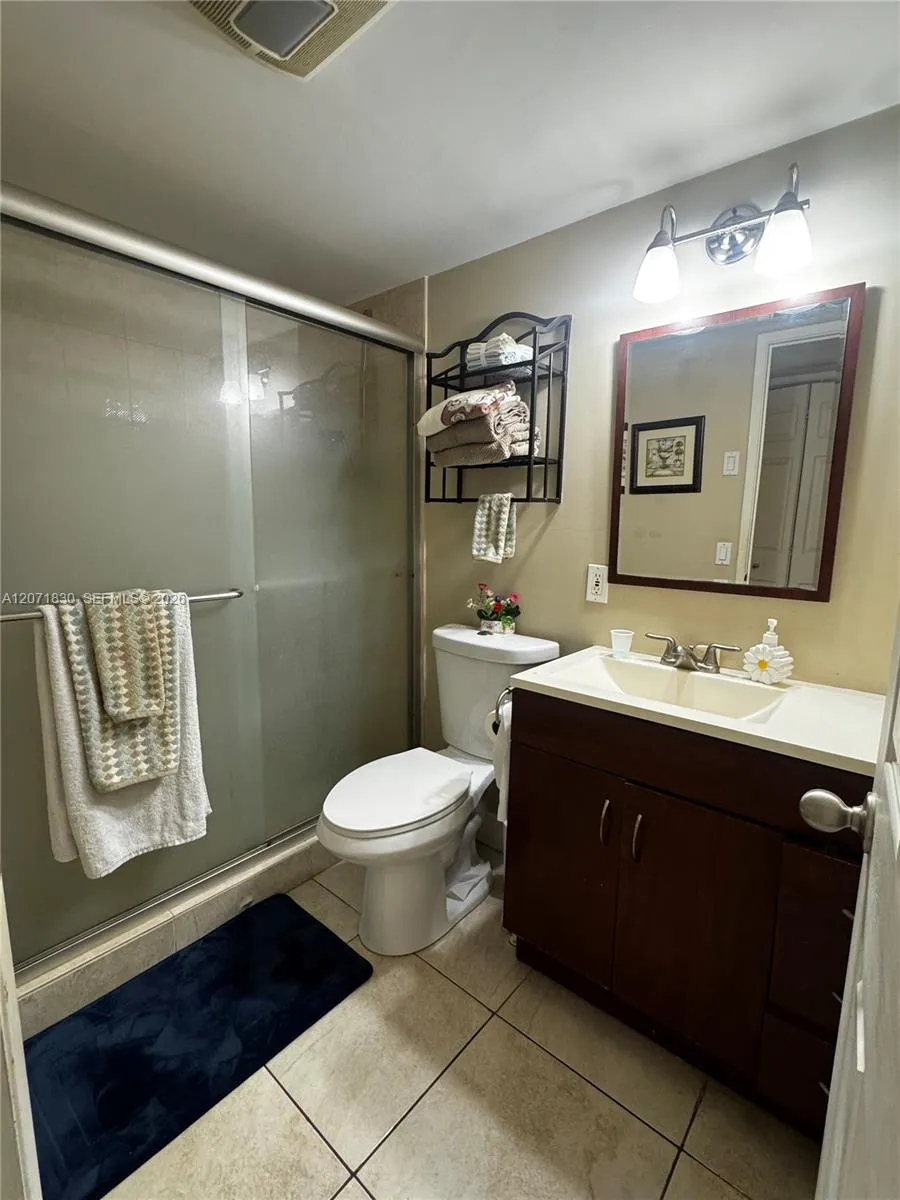 1000 Hillcrest Ct #214 Hollywood, FL 33021