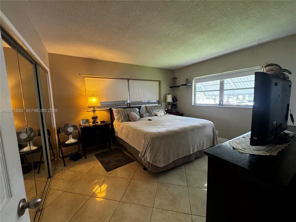 1000 Hillcrest Ct #214 Hollywood, FL 33021