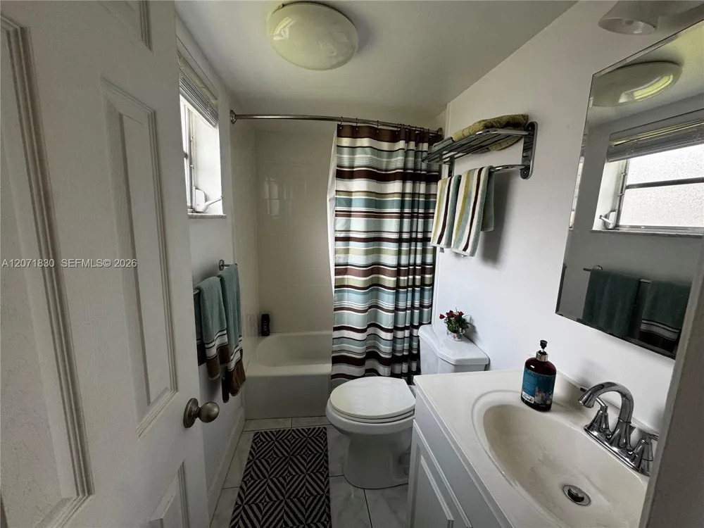 1000 Hillcrest Ct #214 Hollywood, FL 33021